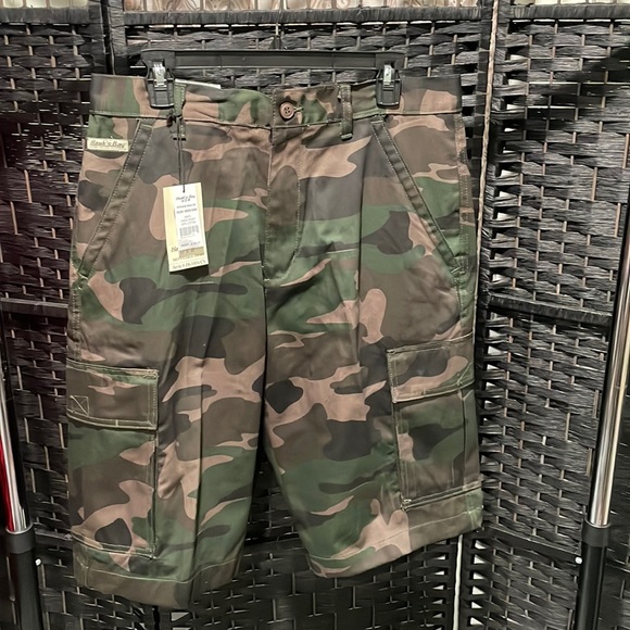 Hawk’s Bay USA Men’s Cargo Shorts Camo traditional print - NEW with Tags - Picture 2 of 7